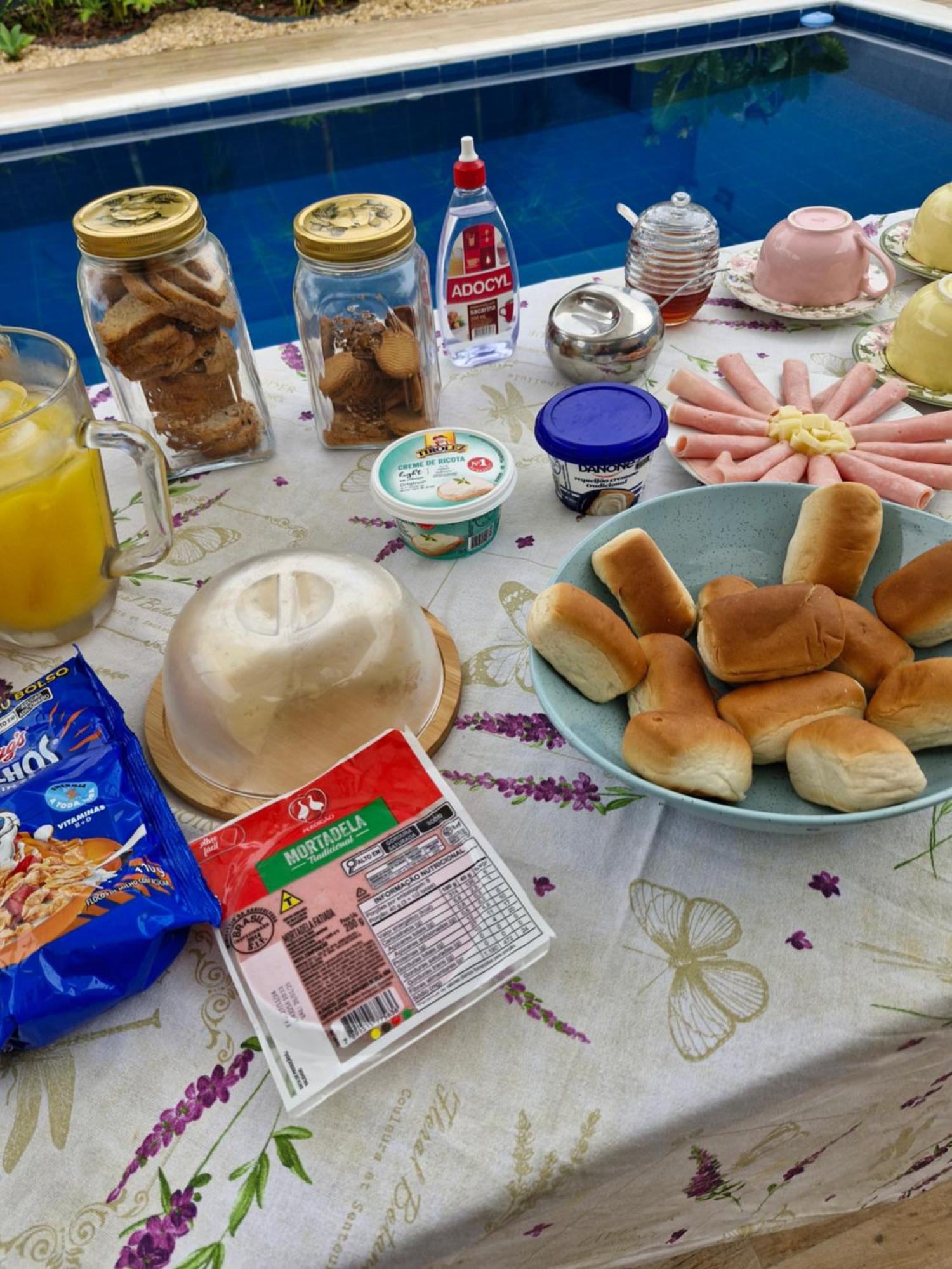 Suite Em Casa Familiar Da Mirian نيتيروي المظهر الخارجي الصورة